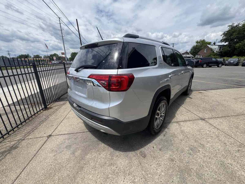 2017 GMC Acadia SLE-2