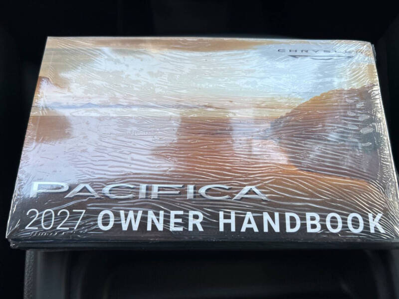 2027 Chrysler Pacifica Select