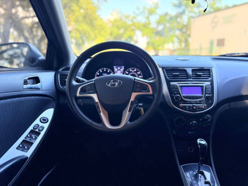 2013 Hyundai Accent SE