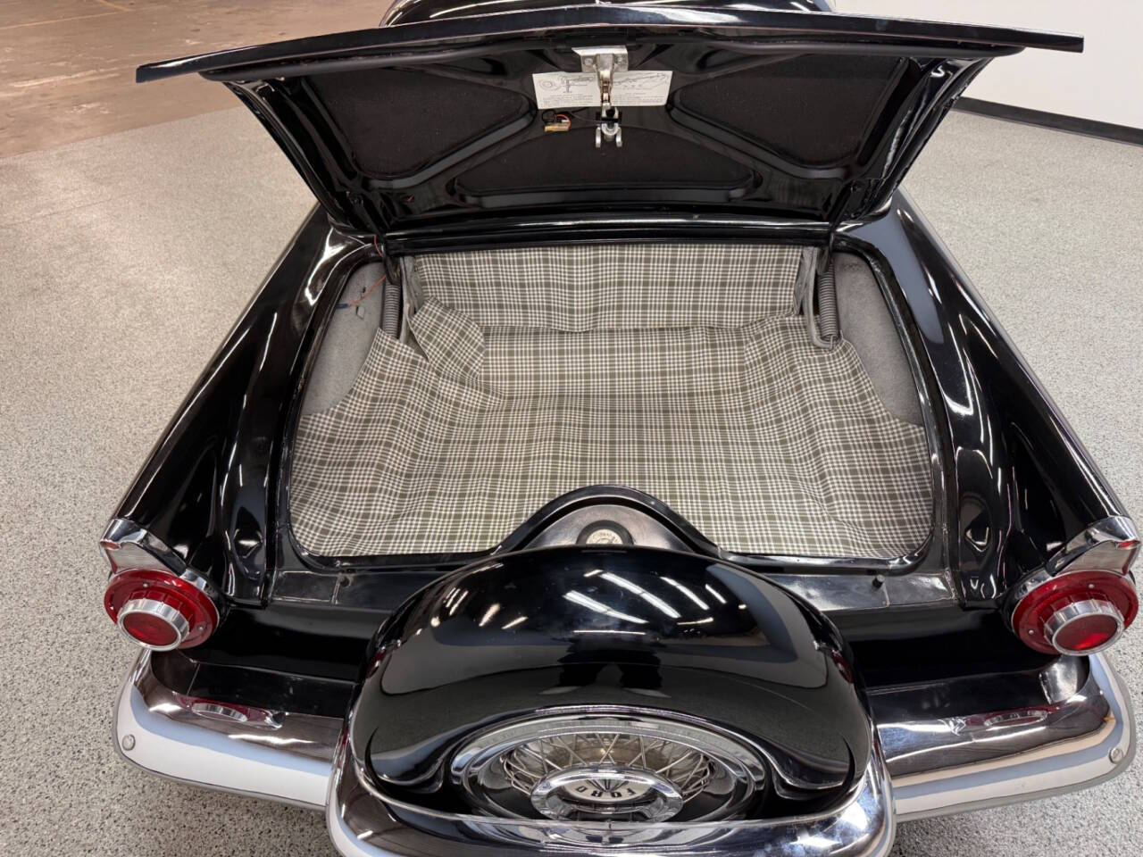 1956 Ford Thunderbird 27