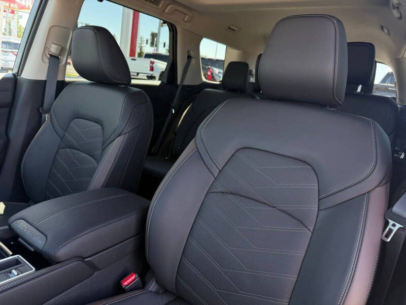 2025 Nissan Pathfinder Platinum