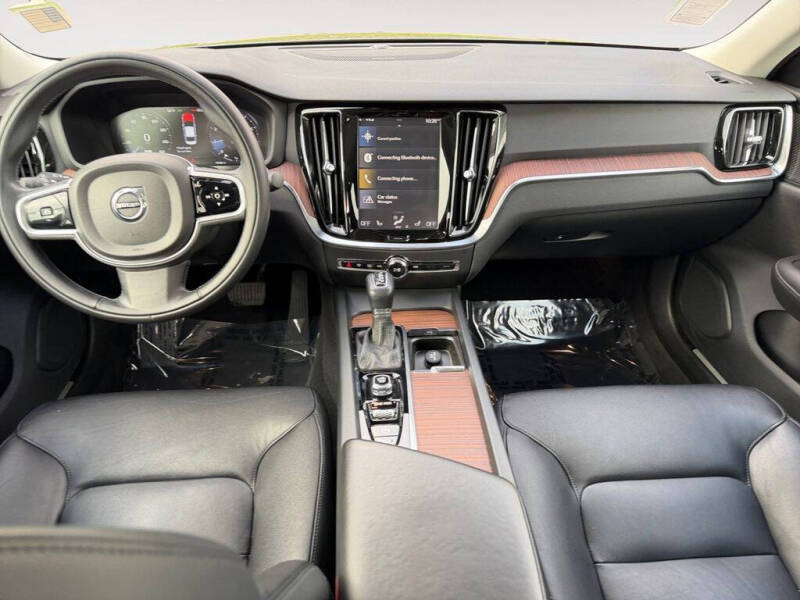 2020 Volvo S60 T5 Momentum