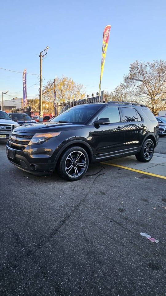 2015 Ford Explorer Sport's photo