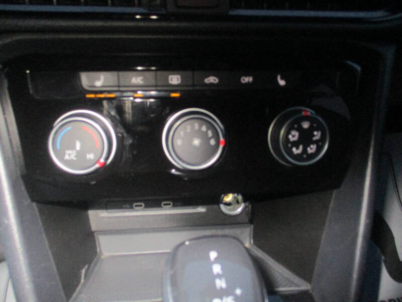 2023 Volkswagen Taos SE 4Motion