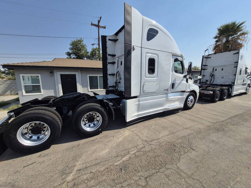 2024 Freightliner Cascadia