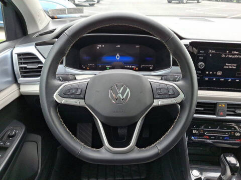 2025 Volkswagen Taos SE 4Motion