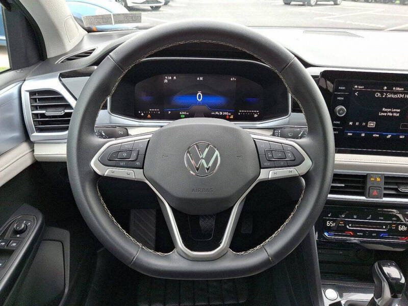 2025 Volkswagen Taos SE 4Motion