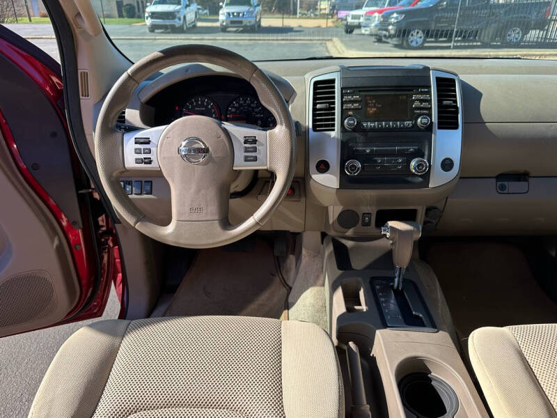 2014 Nissan Frontier SV photo 14