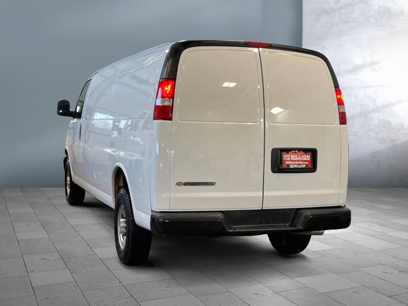 2023 Chevrolet Express 2500