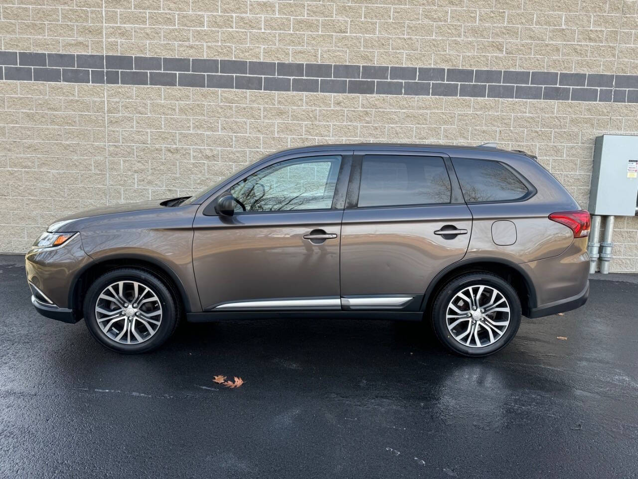 2017 Mitsubishi Outlander for sale at Derry Auto Superstore in Derry, NH