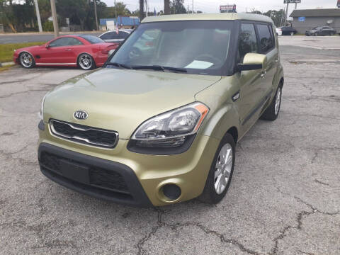 2013 Kia Soul for sale at MEN AUTO SALES in Port Richey FL