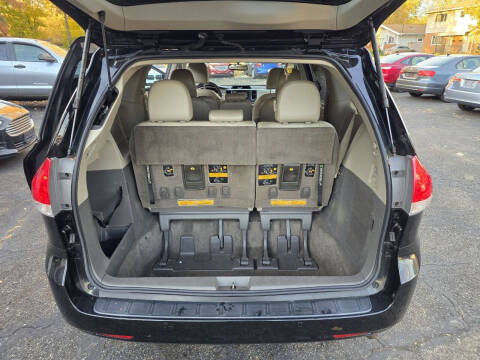 2013 Toyota Sienna XLE 8-Passenger