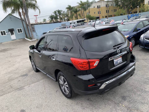 2017 Nissan Pathfinder SV