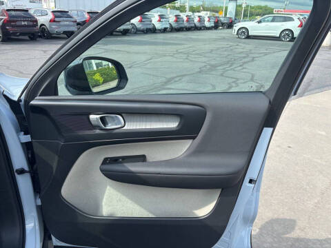 2026 Volvo XC40 B5 Plus