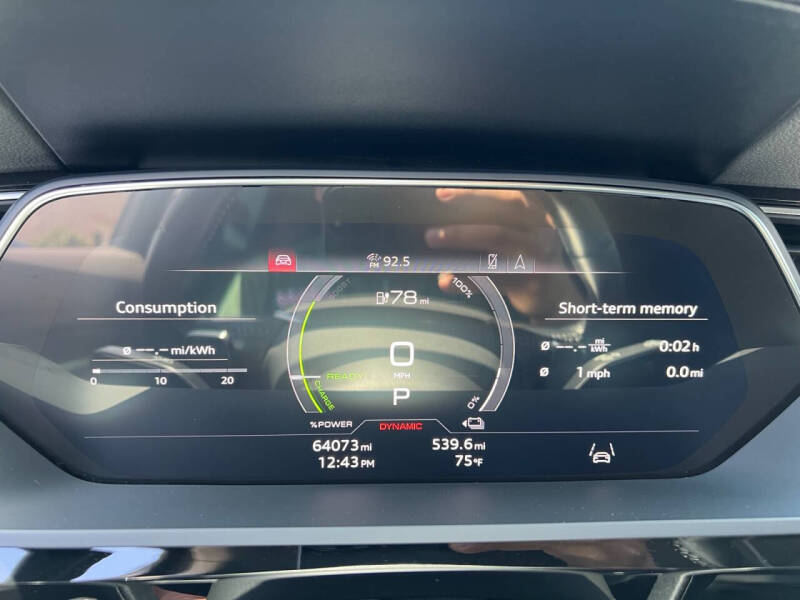 2021 Audi e-tron quattro Premium