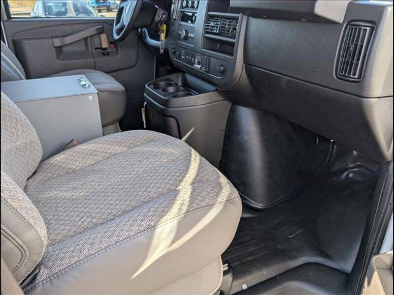 2025 GMC Savana 2500