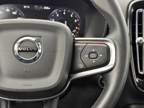 2022 Volvo XC40 T5 Momentum