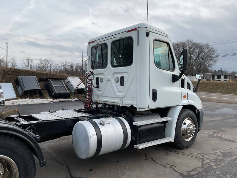 2016 Freightliner Cascadia