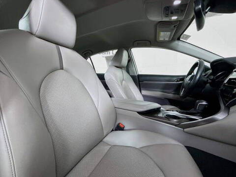 2022 Toyota Camry Hybrid XLE