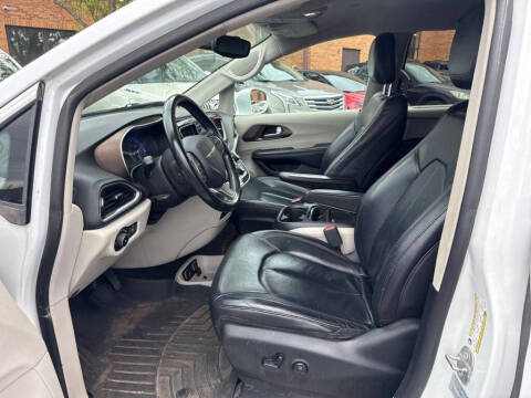 2017 Chrysler Pacifica Touring-L