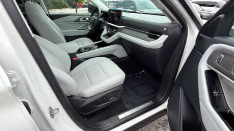 2025 Ford Explorer Platinum