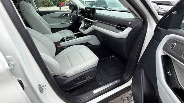 2025 Ford Explorer Platinum