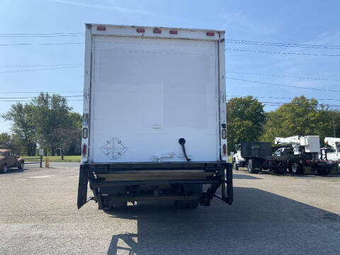 2006 Freightliner M2 106