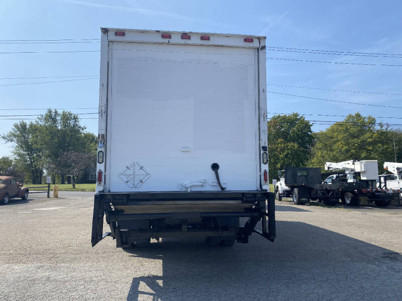 2006 Freightliner M2 106