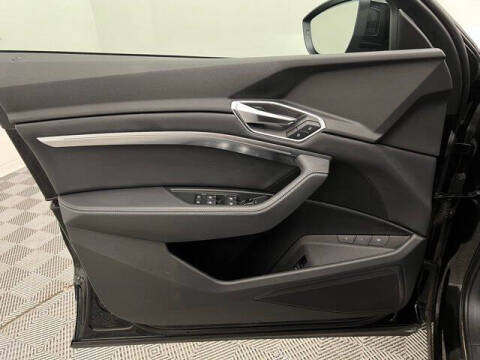 2023 Audi e-tron quattro Premium