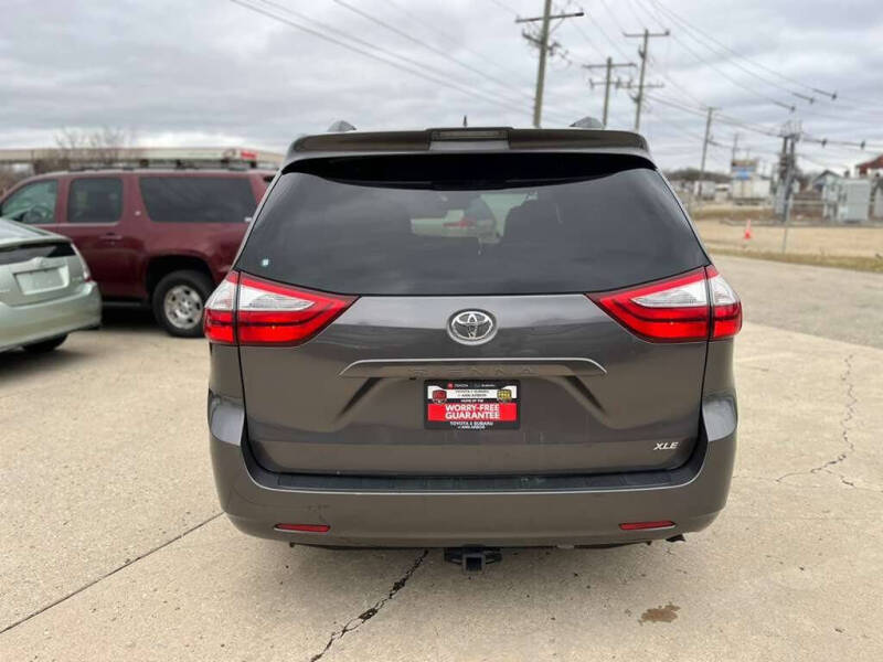 2019 Toyota Sienna XLE 8-Passenger