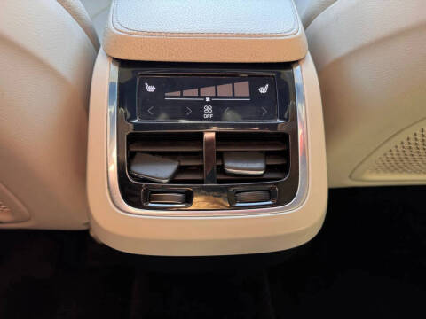 2017 Volvo XC90 T6 Momentum