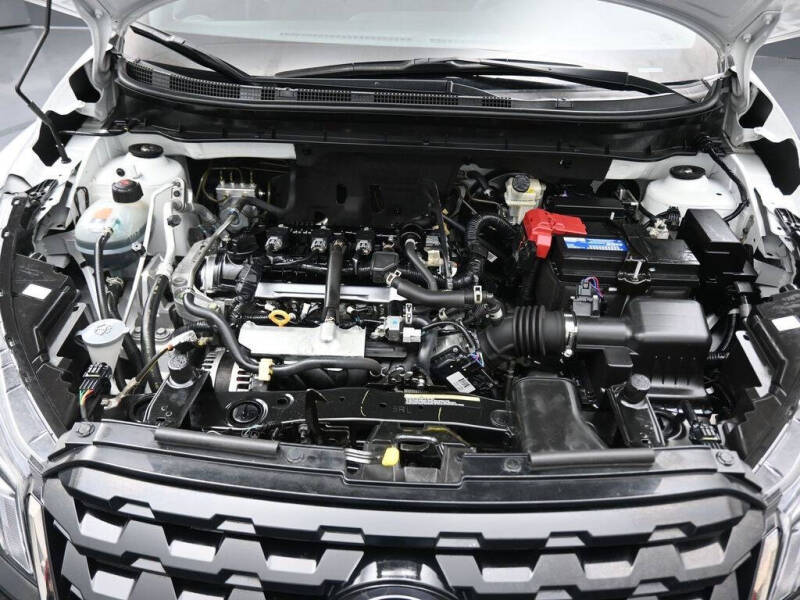 2022 Nissan Kicks SR