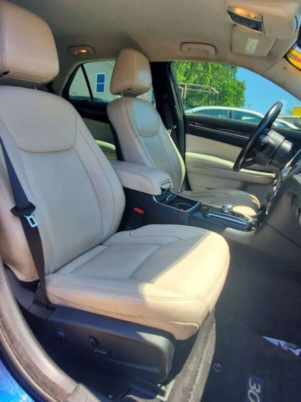 2017 Chrysler 300 Limited