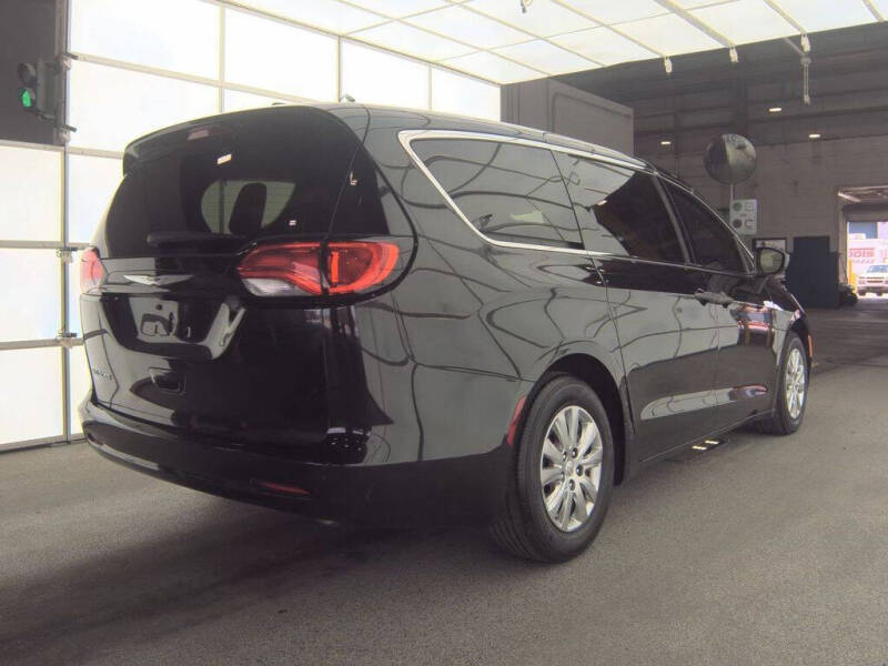 2021 Chrysler Voyager L