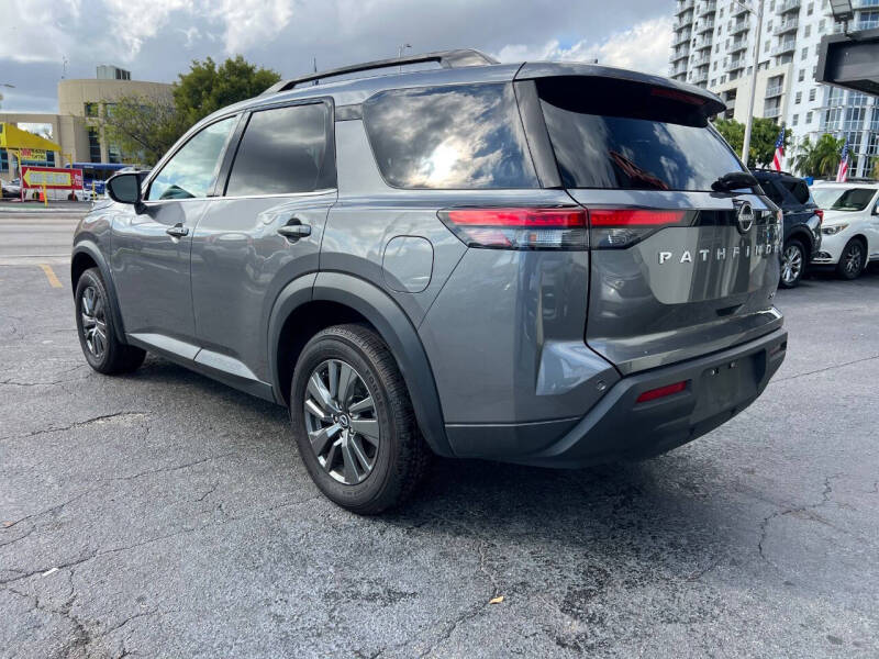 2024 Nissan Pathfinder SV