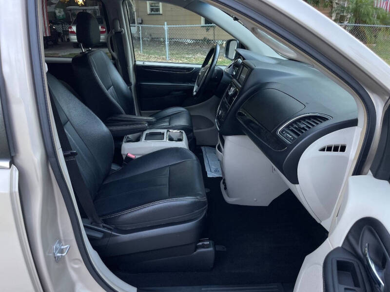 2014 Chrysler Town and Country Touring