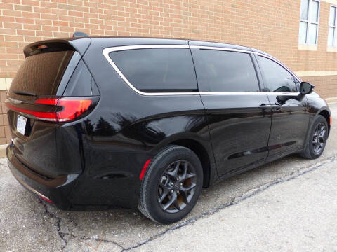 2025 Chrysler Pacifica Select