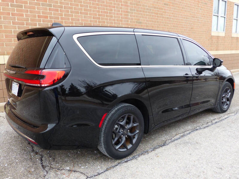 2025 Chrysler Pacifica Select