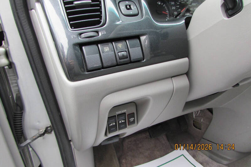 2003 Mazda MPV ES