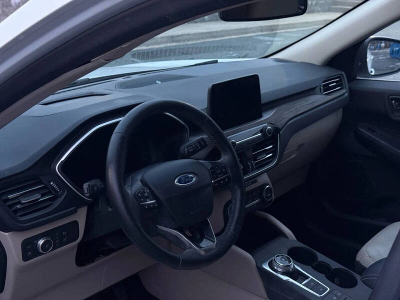 2020 Ford Escape Hybrid Titanium