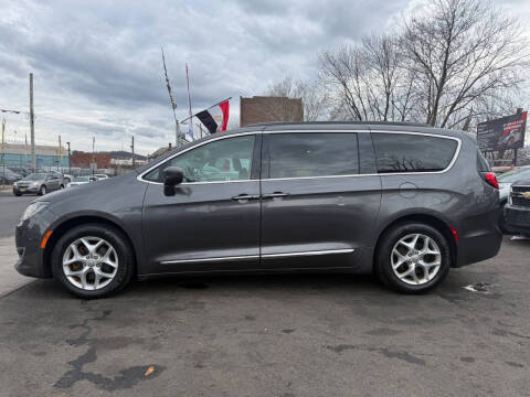 2017 Chrysler Pacifica Touring Plus