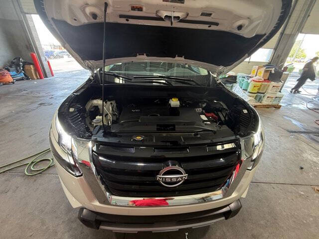 2022 Nissan Pathfinder SL