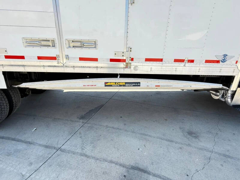 2017 Freightliner M2 106