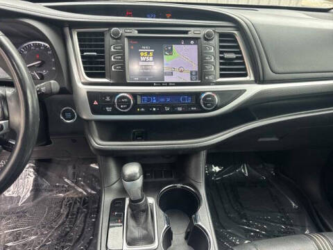 2017 Toyota Highlander SE