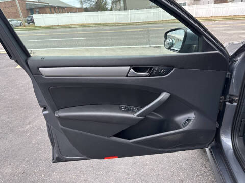 2014 Volkswagen Passat 1.8T Wolfsburg Edition PZEV