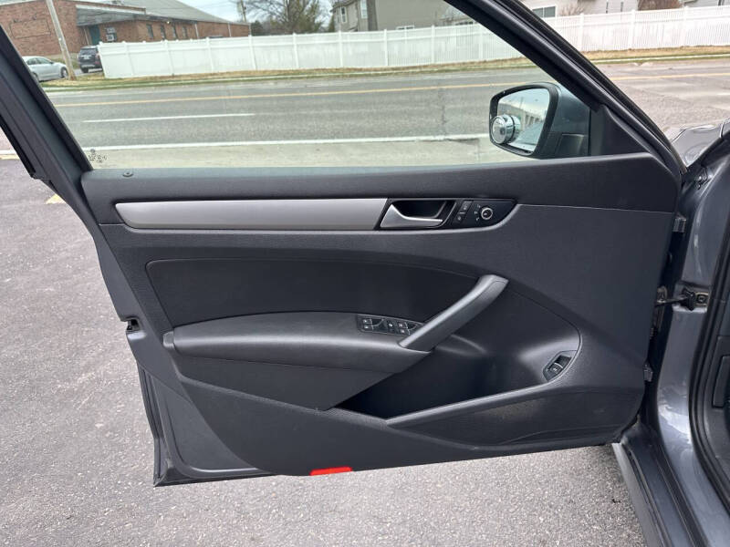 2014 Volkswagen Passat 1.8T Wolfsburg Edition PZEV