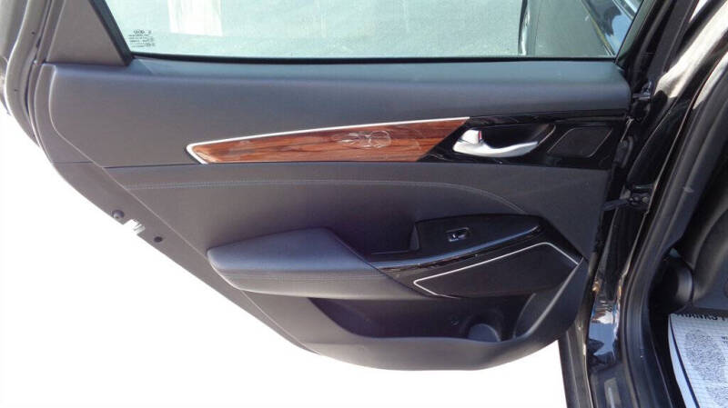2017 Kia Cadenza Technology