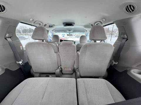 2015 Toyota Sienna LE 8-Passenger