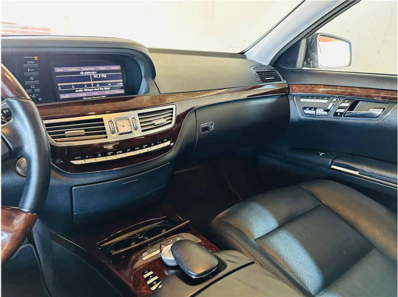 2012 Mercedes-Benz S-Class S550 photo 43