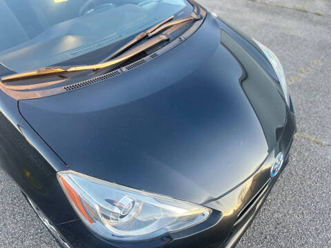 2016 Toyota Prius c Two